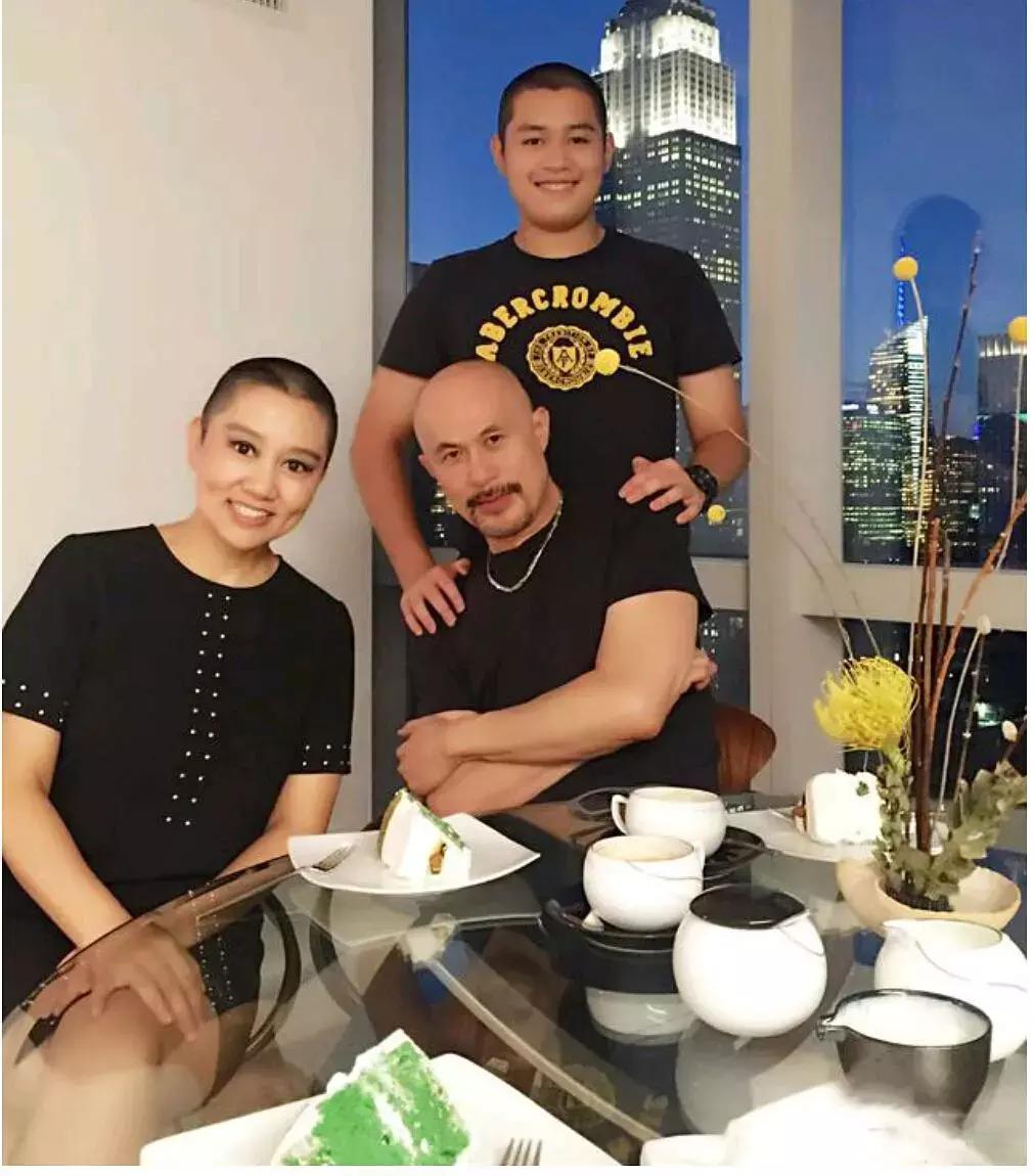 长恶人脸，竟是老婆奴！他拍风月片，被骂低俗，一幅画能卖出80万