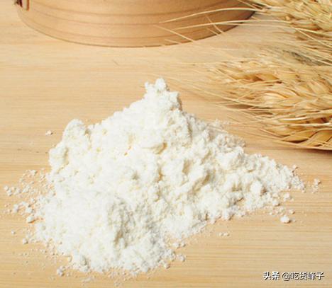 买面粉时，居然分高筋、中筋和低筋面粉，千万别买错，买错口感差