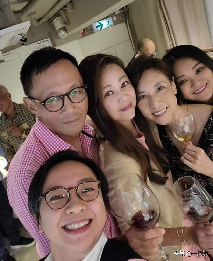 王馨平和曾江关系,王馨平俩姐妹悼念曾江