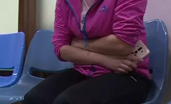 痛经摘除子宫能解决问题吗,真的有人痛经痛到要上医院