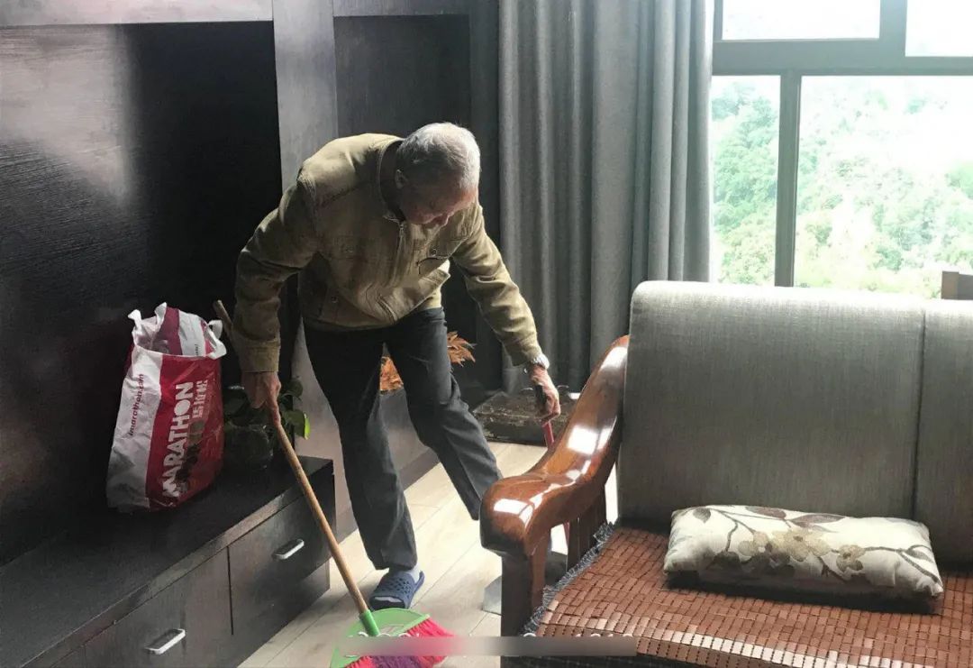 跟丁真这样的四川男孩谈恋爱，太甜了