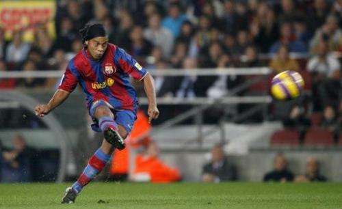 你认为足球界谁最厉害,你认为世界上最优秀的球员是谁