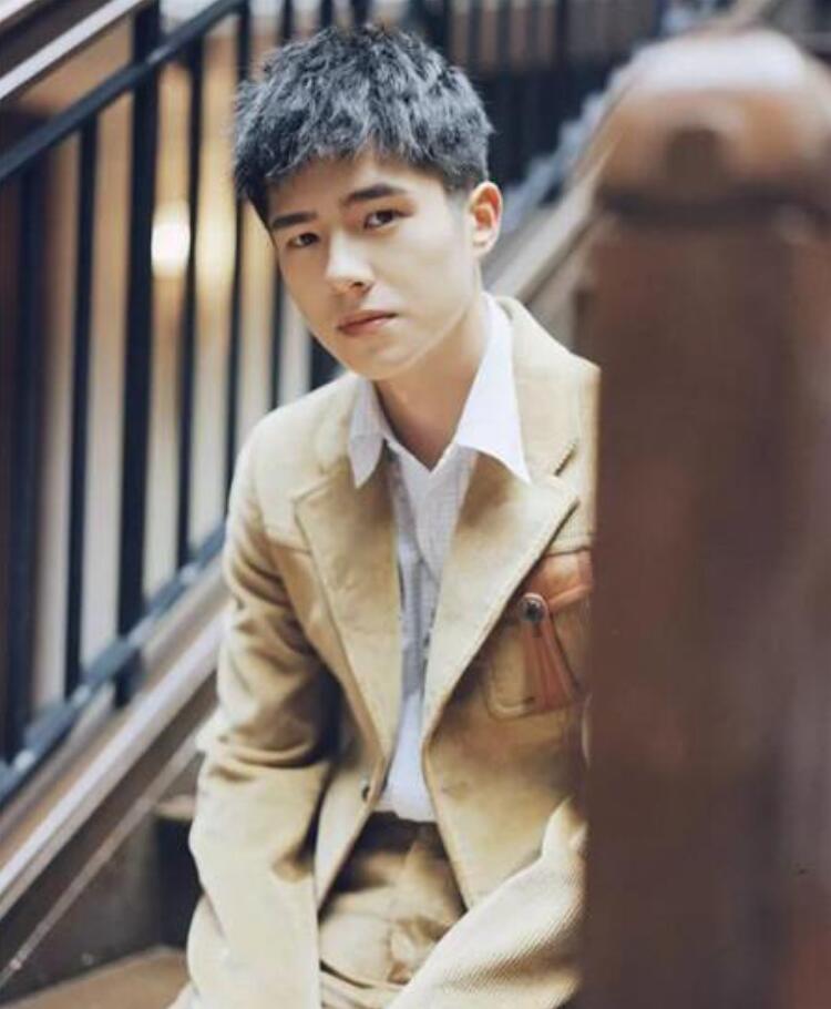 短发寸头男生帅气发型,青年发型图片男生短发帅气