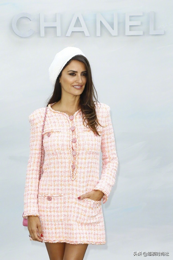 香奈儿老佛爷穿搭,盘点香奈儿老佛爷设计的包款