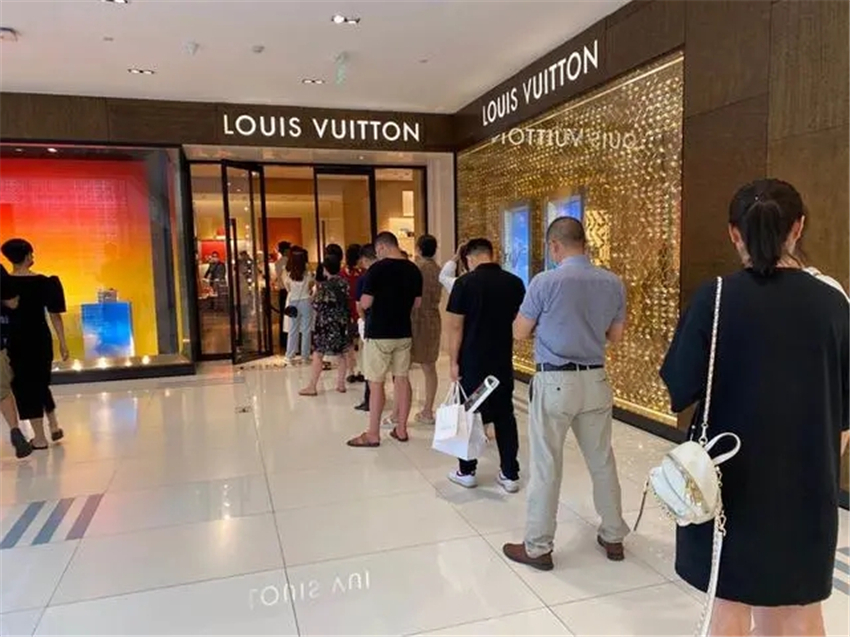 假lv带进专柜柜姐看不出来,市面上lv假包都是从哪进的货