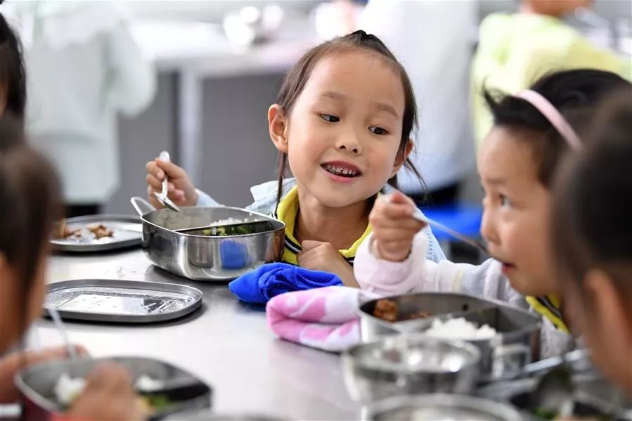 还记得那个让你刻骨铭心的女孩吗,还记得曾经让你泪流满面的照片吗