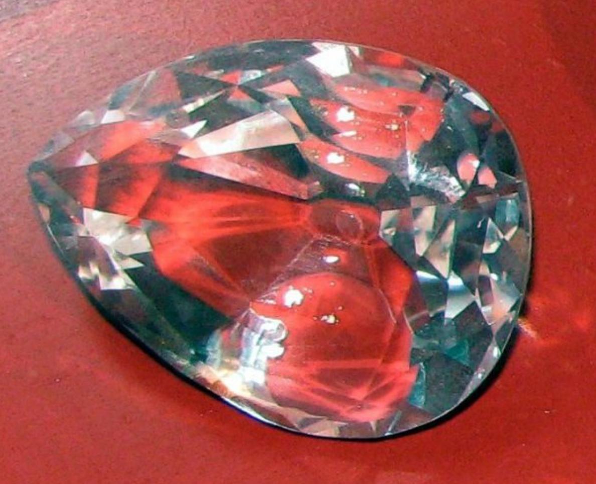 钻石的背后竟然隐藏着这样的秘密,原来钻石还隐藏了这么浪漫的寓意