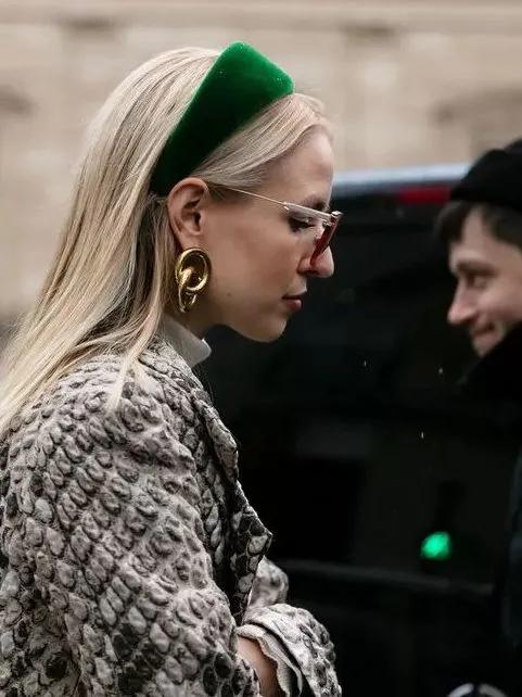 看一下明星的穿衣搭配,一起来看看明星的时尚搭配