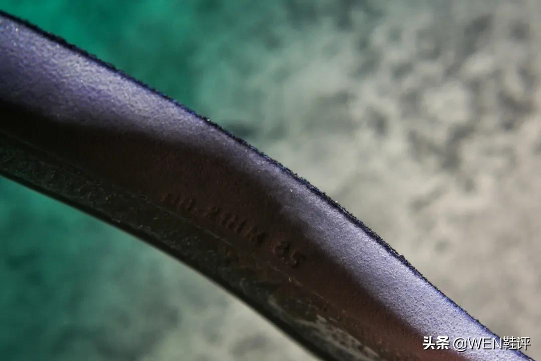 一双绿色的nike跑鞋,nike垃圾环保鞋2代尺码