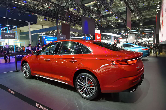 吉利星瑞和高尔夫8哪个更值得买,高尔夫和星瑞