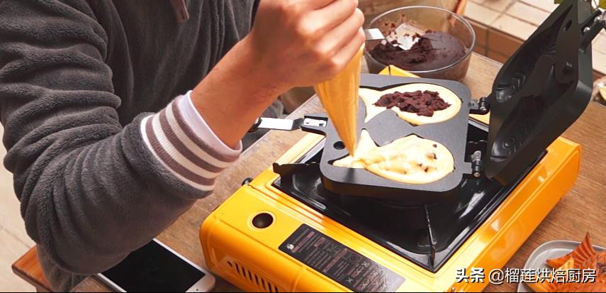 自己动手做出蜡笔小新同款鲷鱼烧，豆沙丝滑甜软，表皮蛋香浓郁