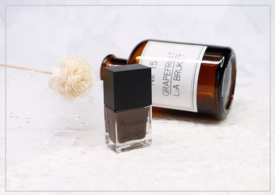 指甲油怎么搭配颜色才好看呢,新年款指甲油