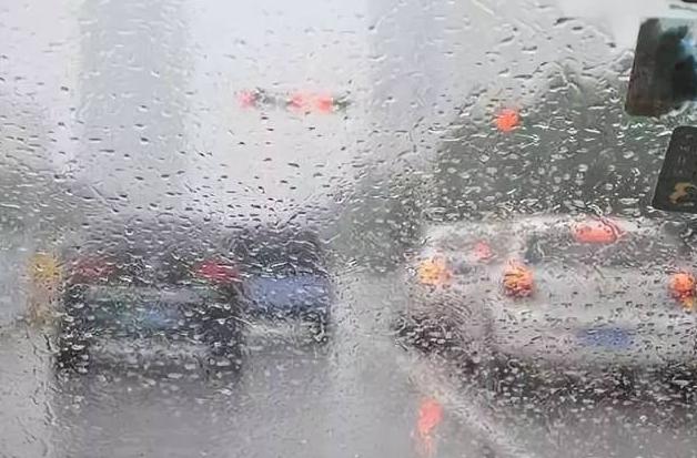 下雨车窗玻璃看不清后视镜,下雨挡风玻璃后视镜看不清小妙招