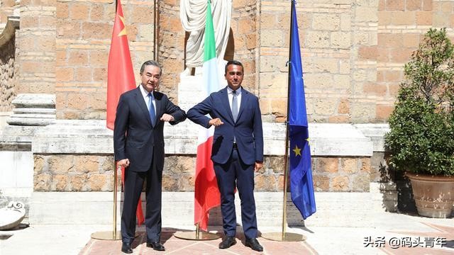 疫情期间不握手相互作揖行礼,疫情期间还是不要握手比较好