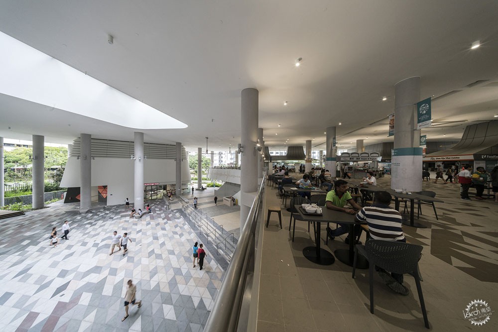 漫步绿树成荫的街道,绿树成荫环境怡人小区