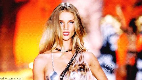 好莱坞美艳超模迎来二胎！与大20岁硬汉老公谱写神仙爱情