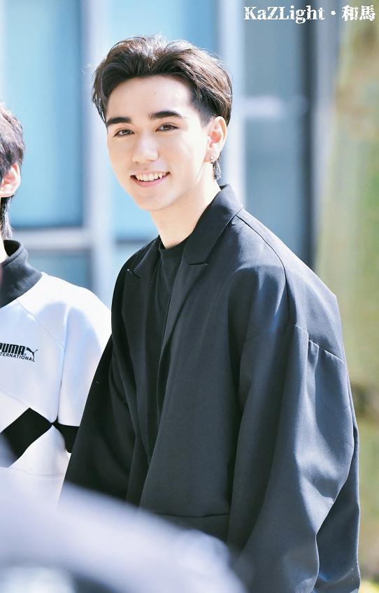 人间最清醒秀粉，《创4》米卡粉为利路修砸两万，笋丝表示要退还