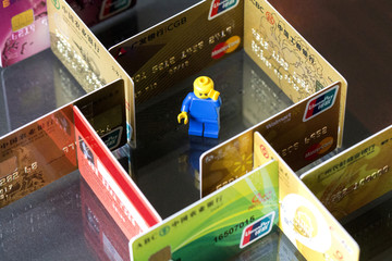 人生第一张信用卡哪个银行好,人生的第一张信用卡应该办哪里的