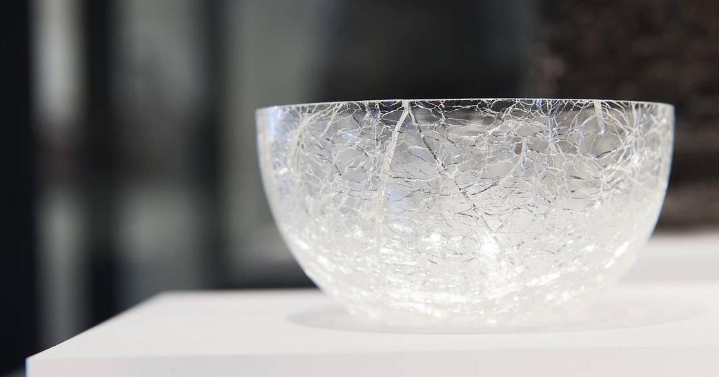 中国人喜欢的瓷器,康熙款青花加彩冰梅纹罐