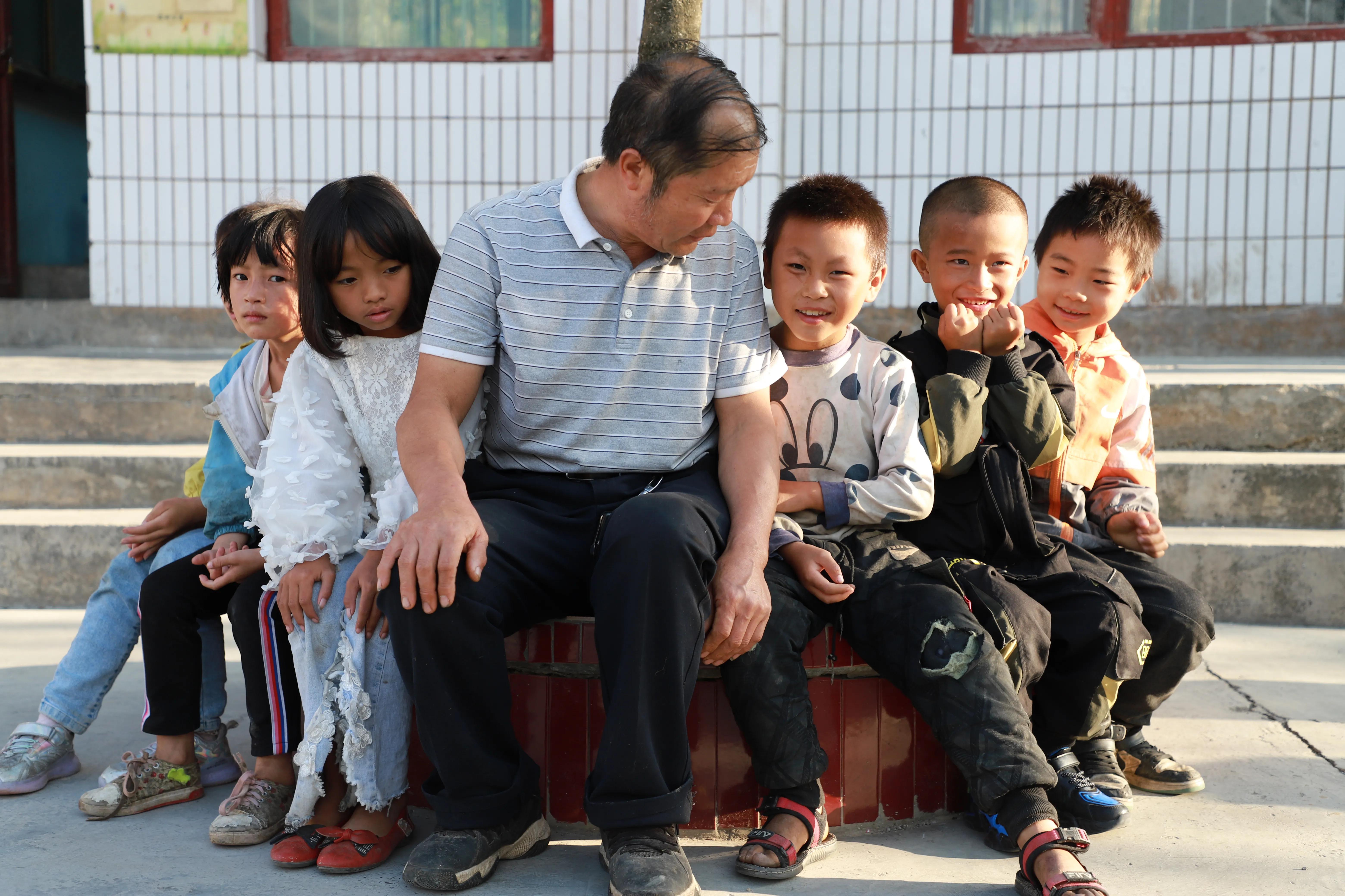 贵州黔西：41载青春献给“小*藏西**”