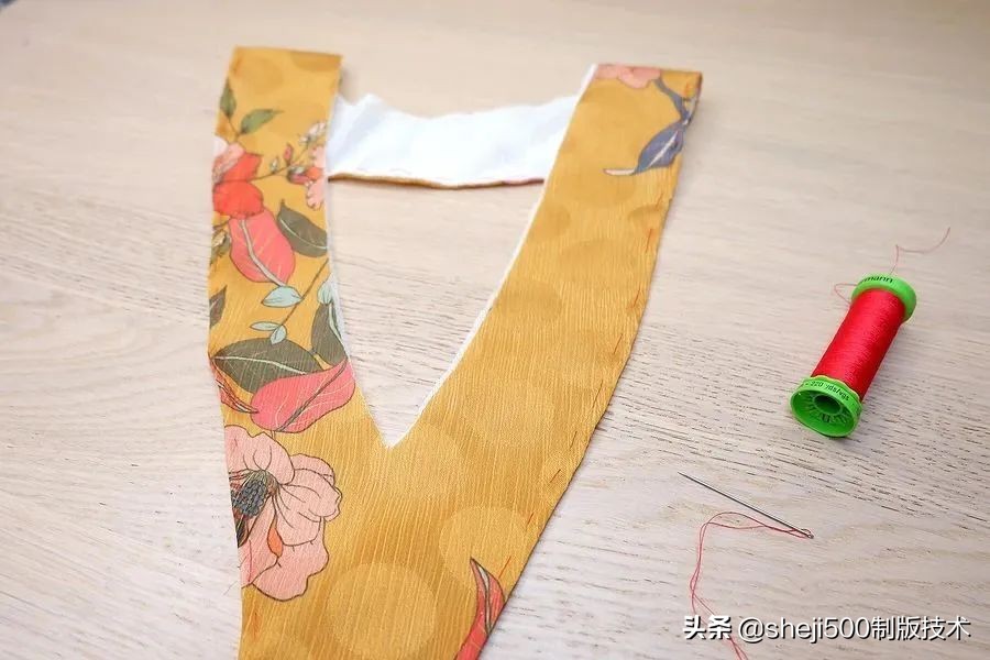 v领雪纺连衣裙领口大了怎么办,雪纺连衣裙领口大了怎么改小窍门
