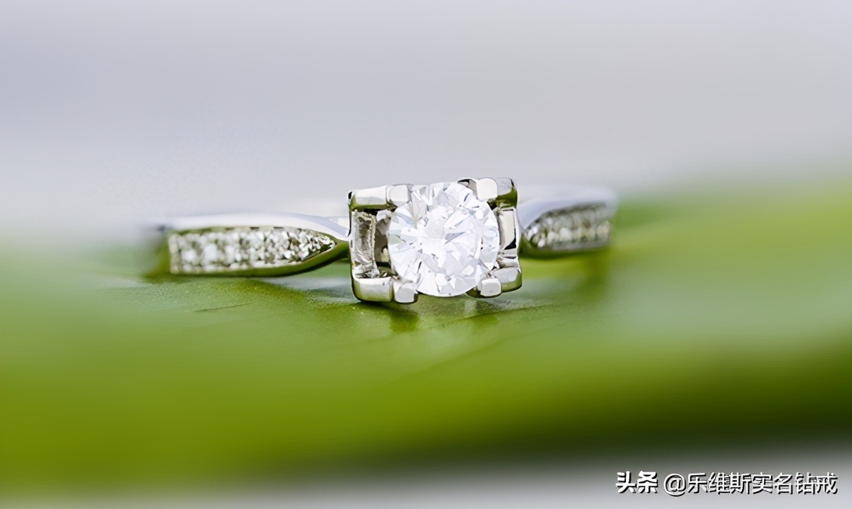 圣诞节订婚钻戒选择哪个品牌好,黄金婚戒的选购指南