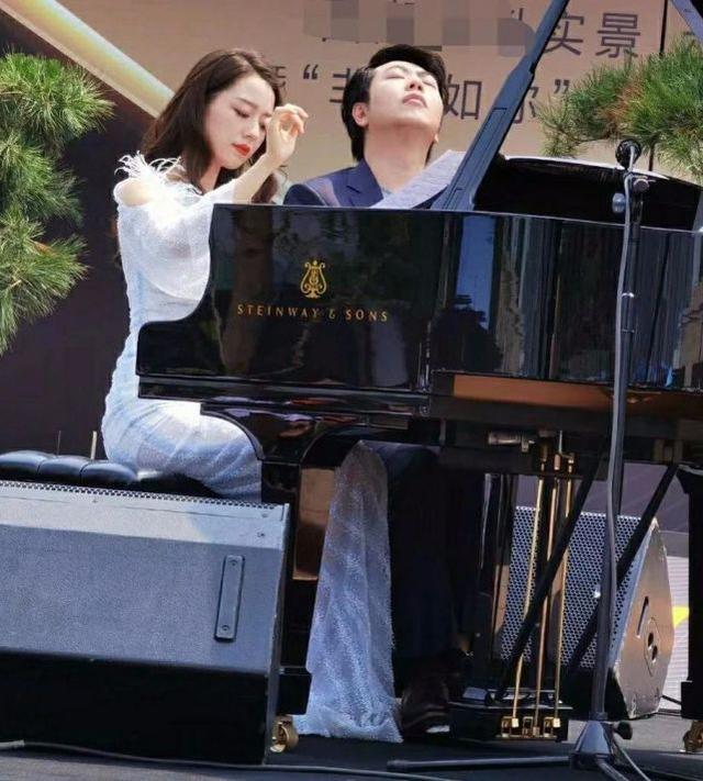 吉娜拍广告,网友偶遇贾乃亮甜馨视频