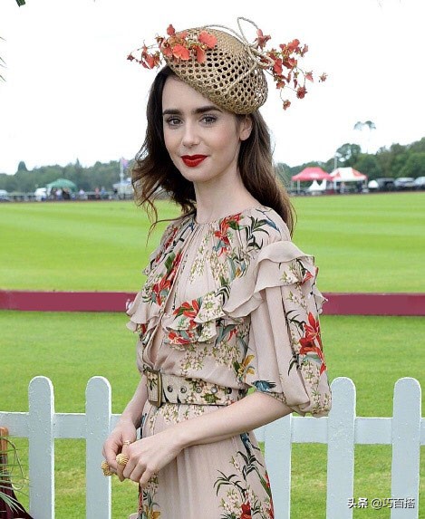 同样是碎花为什么有的显老,怎么样穿碎花裙才不会显得俗气