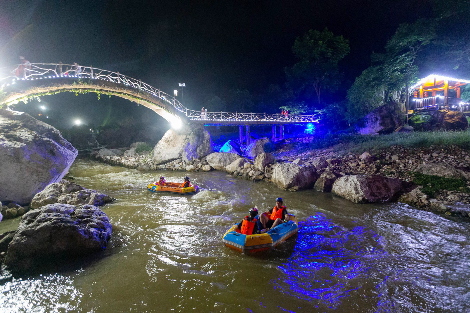 宜昌兴山朝天吼漂流空气质量,宜昌朝天吼漂流今天可以游吗