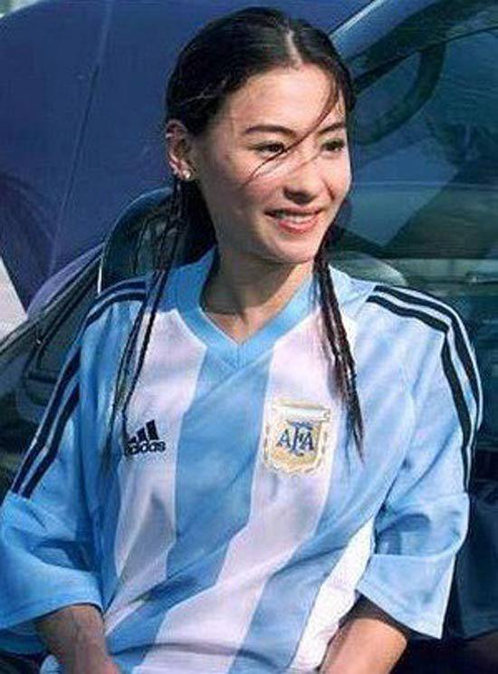 不爱裙子爱球衣，女明星们都偏爱这支球队