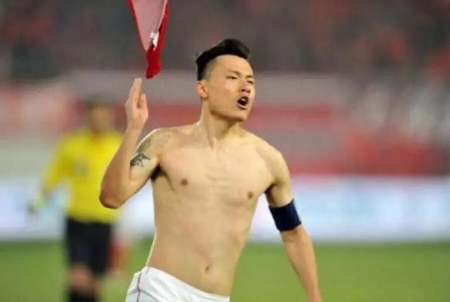 国足队员身材比拼,国足与国外强队身材对比