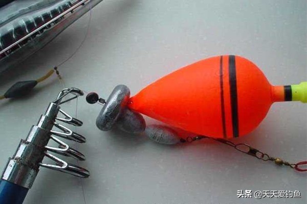 抛竿钓鲢鳙怎么饵料老跑水面上去,钓鲢鳙怎么抛竿饵料不容易掉