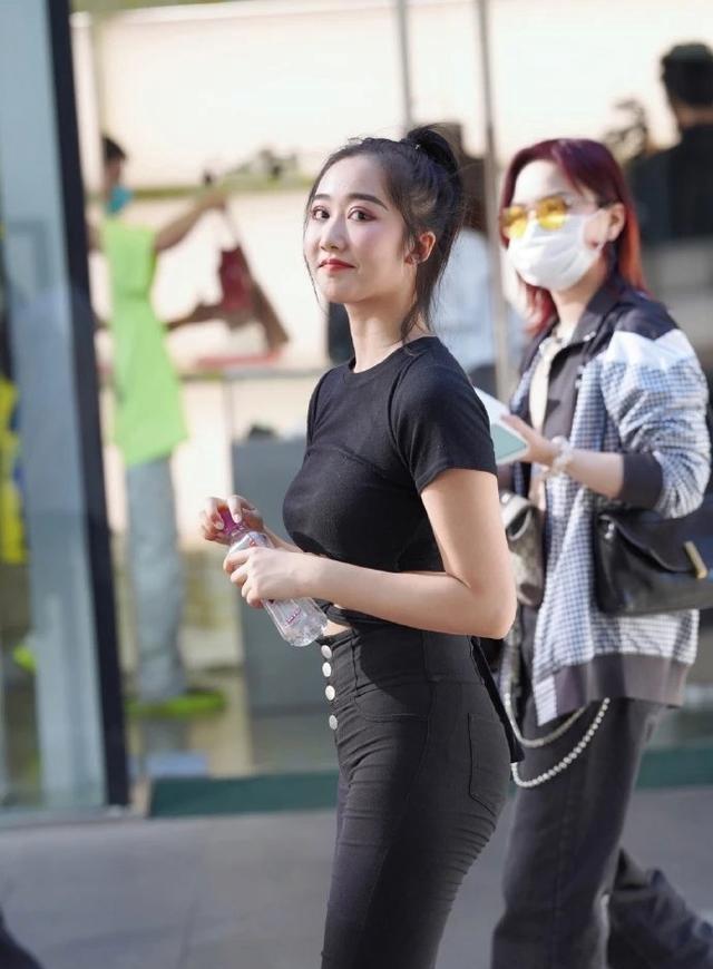 洋气精致的打底裤穿搭十分衬气质,气质鱼尾裤穿搭高级感