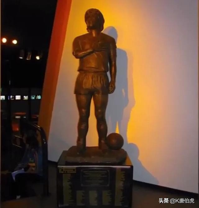 足球球迷看过来,球迷看见足球明星