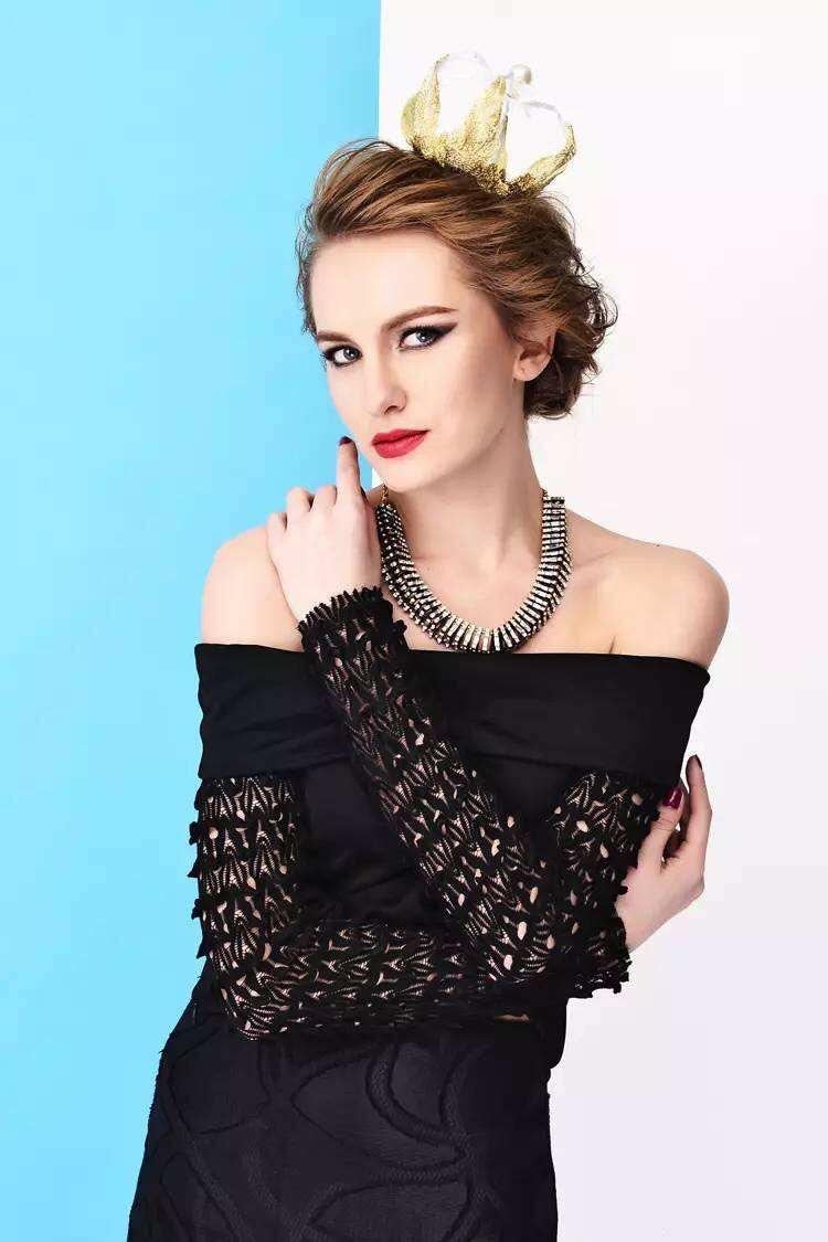 溜肩严重的明星,溜肩毁身材4招帮你改善圆肩