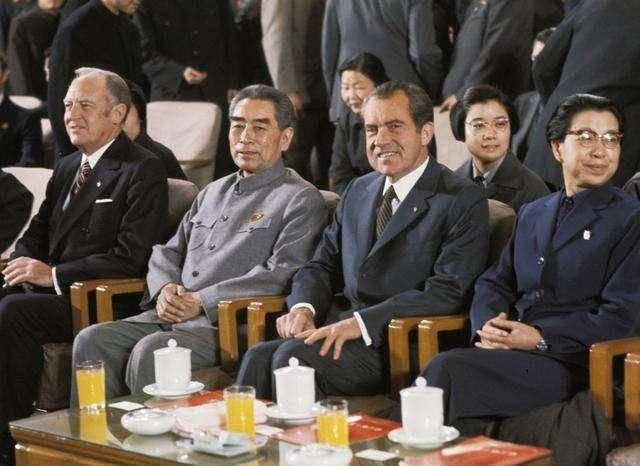 尼克松收到毛*东泽**12字墨宝，不解其意，50年众说纷纭，无人能解