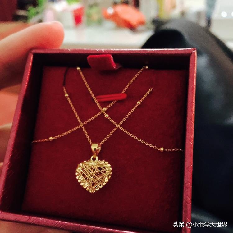 周生生六福珠宝和周大福哪个好,六福珠宝周大生周大福有什么差别