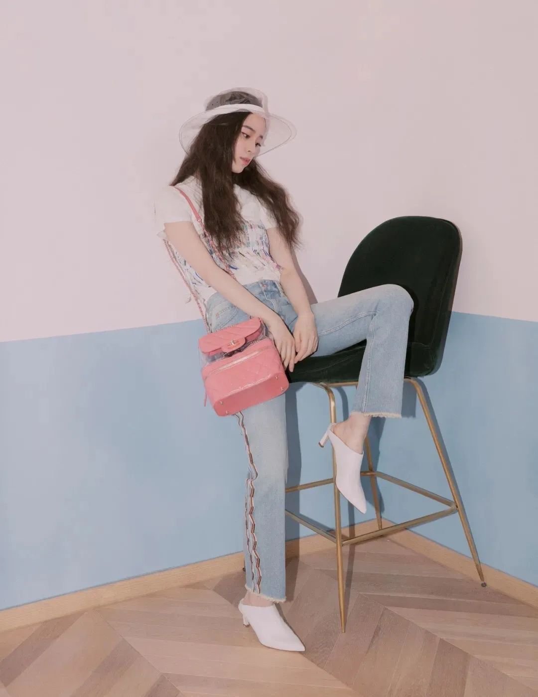 宽腿牛仔裤搭配什么鞋好看,情侣款百搭牛仔裤搭配什么鞋子