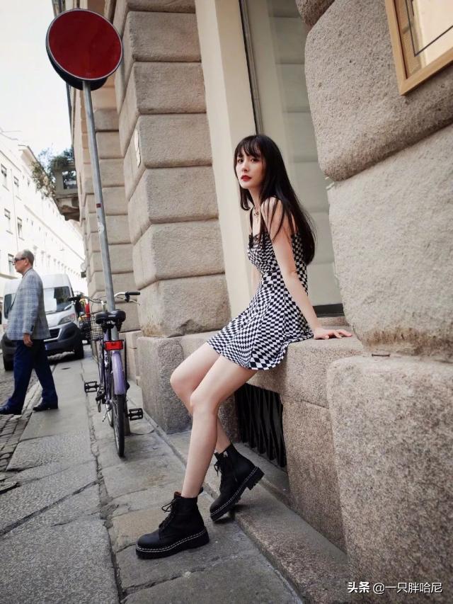 今年最新款的裙子小个子穿,今年流行裙子里面穿裤子