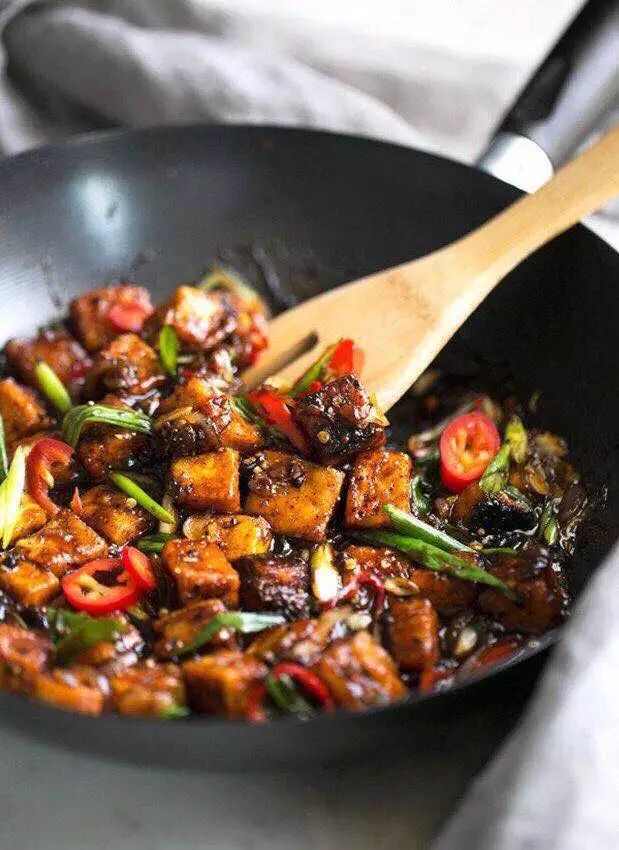 锅糊了满屋油烟怎么办,不粘锅菜锅烧糊了怎么办