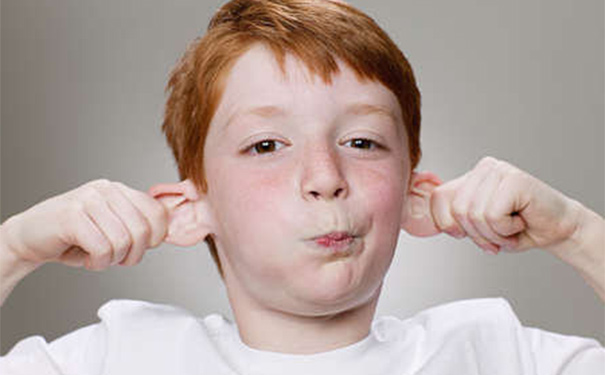 儿童癫痫手抽搐是癫痫还是抽动症,儿童癫痫与抽动症共患病能治愈吗