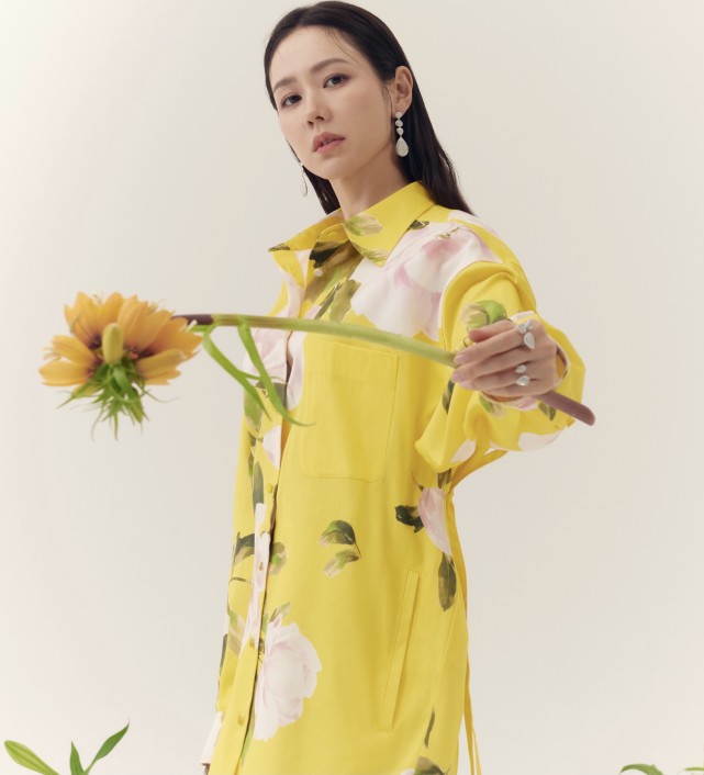 孙艺珍金色吊带裙,孙艺珍穿金色裙