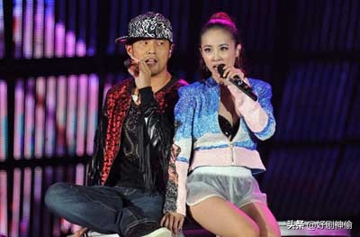 蔡依林露腰装照片,40岁蔡依林能有多敢穿