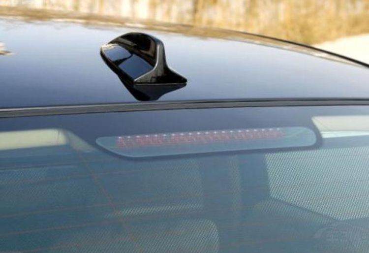 鲨鱼鳍天线和普通天线,汽车天线换成鲨鱼鳍合法吗