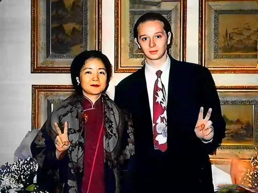 中国歌坛巨星为什么邓丽君最耀眼,一代巨星邓丽君精彩回顾