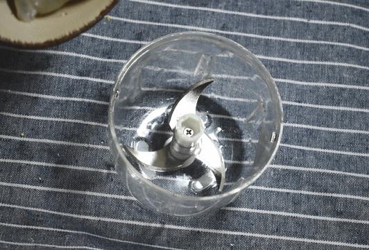 美食家庭版自制滑嫩虾丸简单便捷,在家做虾丸的方法