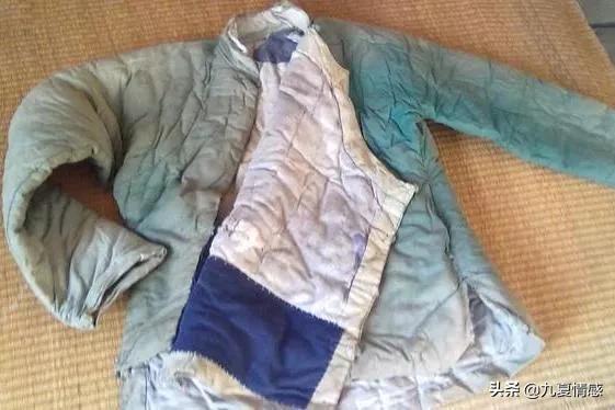 初中来姨妈的时候，因为没有钱买卫生巾和卫生纸而用烂棉花代替！