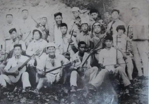 李醉：清到十分寒满地始知明月是前身