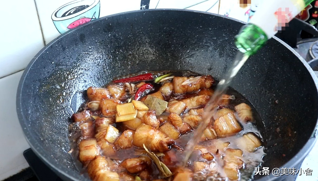 红烧肉怎么做软烂香甜肥而不腻,教你个红烧肉最简单做法软烂入味