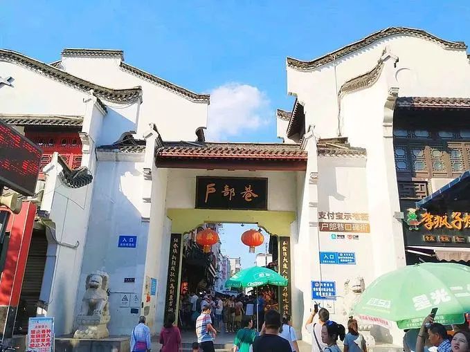 打卡本地人常去的10条美食街,长沙吃货必去的5条美食街推荐